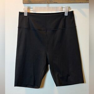 Girlfriend Collective Ribbed High Rise bike short size L